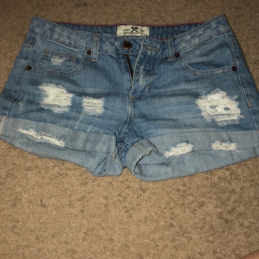 Mid-waist ripped shorts!